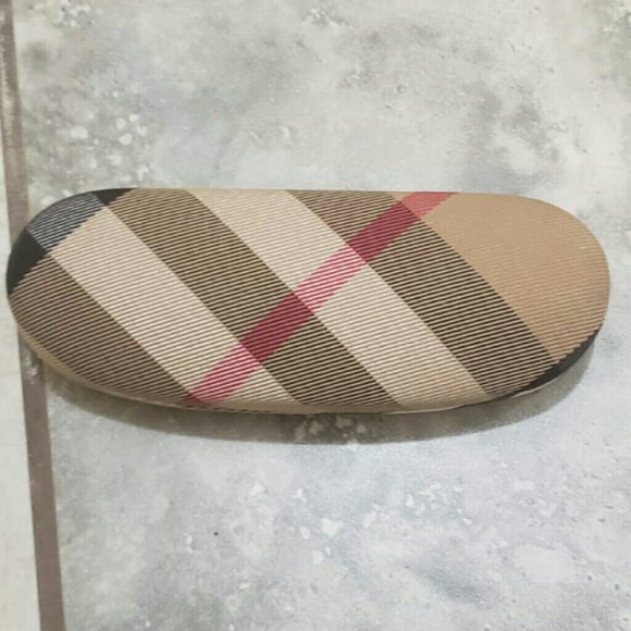 Burberry Accessories - Burberry sunglasses case